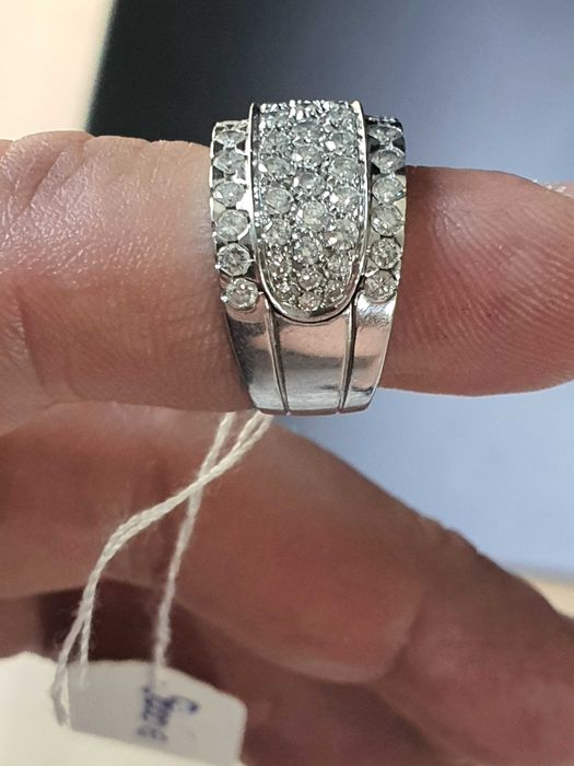 Vand inel aur alb briliante 2.6 carate