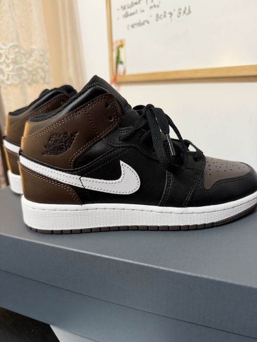 Jordan 1 Mid Baroque Brown