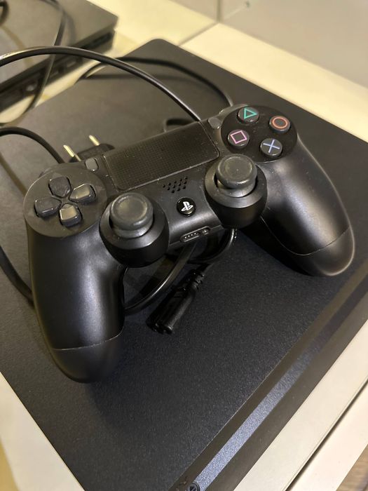 Продам PS4 Slim 1 тб