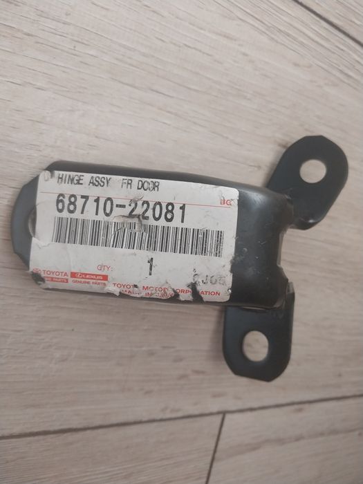 Продам петлю двери Toyota/Lexus