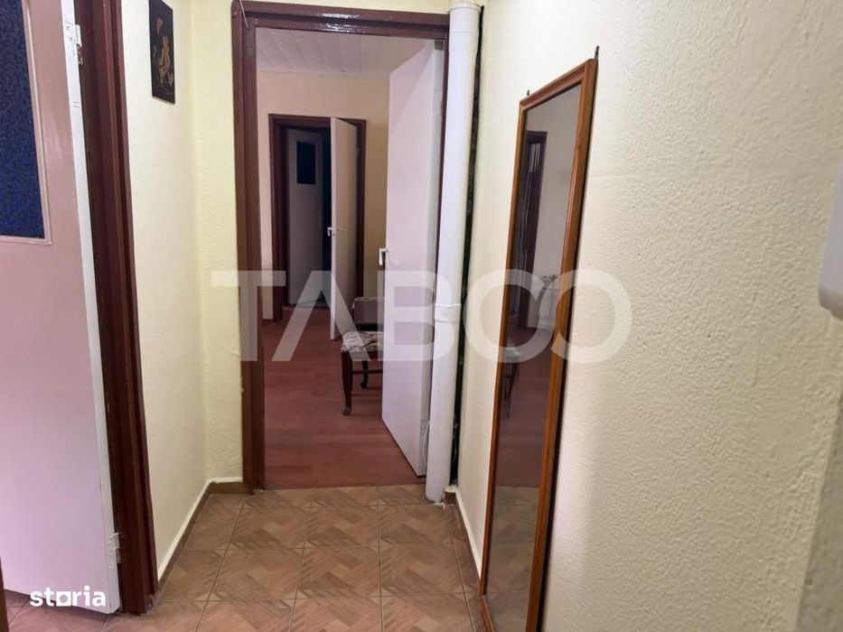 Apartament 2 camere semidecomandat 40 mp utili + balcon 5 mp etaj 2