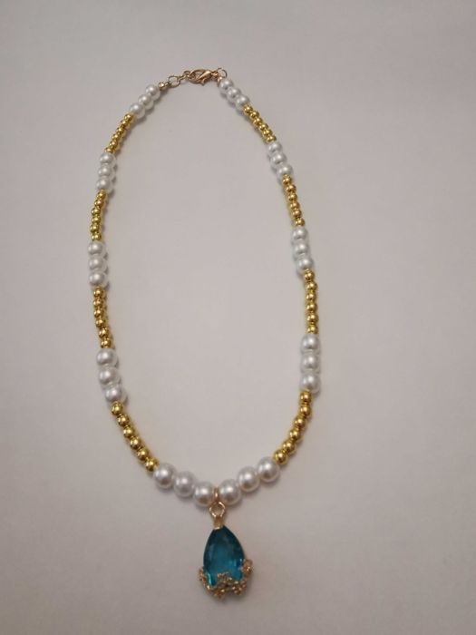 Ръчно изработени колиета.