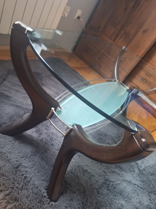 Стъклена холна маса