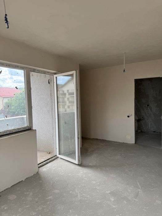 Vand apartament 3 camere Floresti jud Cluj semifinisat zona Terra( Sesul de Sus), apartamentul este situat la etajul 1