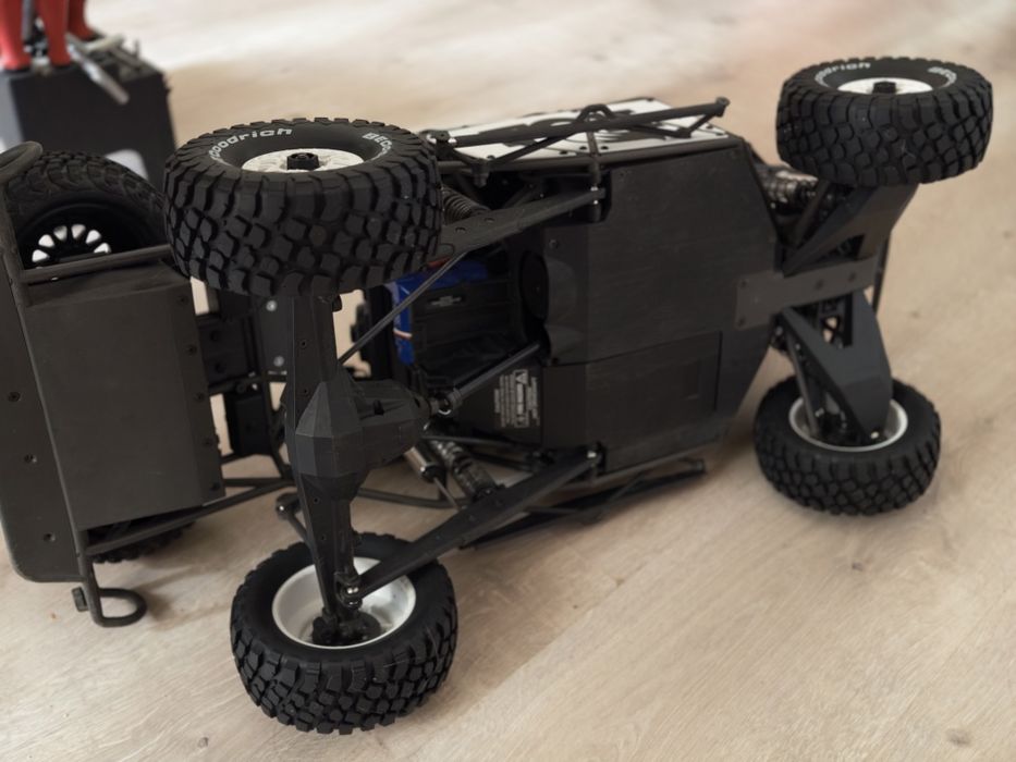 Automodel RC Traxxas UDR