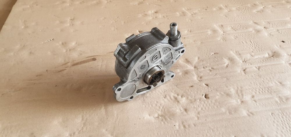 Pompa vacuum 2.0 tdi vw audi a4 b8 passat b7 skoda seat 03L 145 100