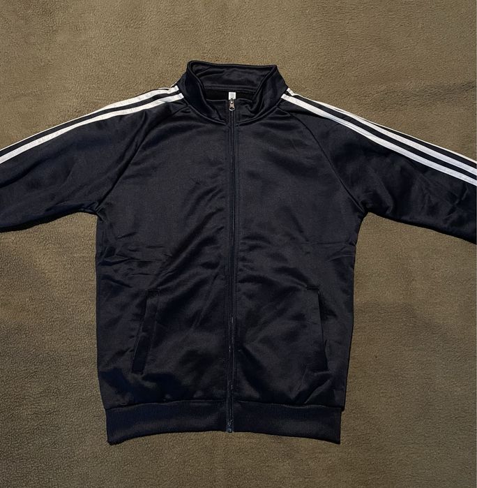 Спортен комплект (горнище + долнище) тъмносин – нов XL (реален M/L)