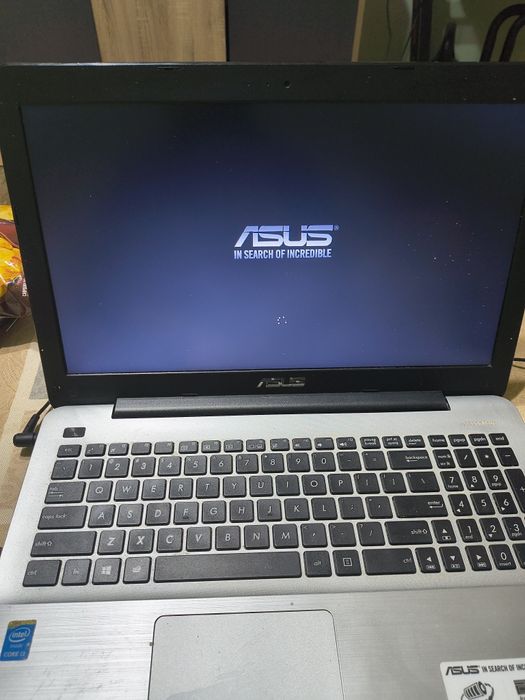 Лаптоп Asus 15,6 инча