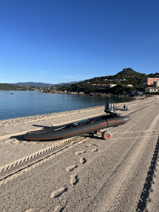 Barca gonflabila, fabricata 2025, pentru pescuit si/sau agrement