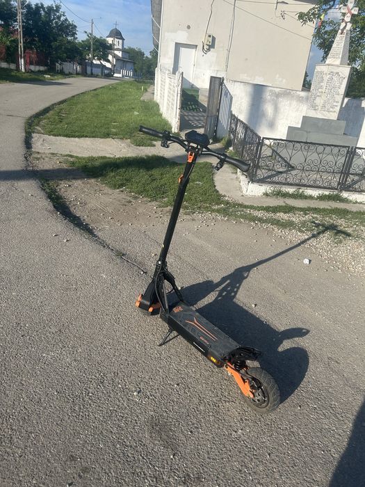 Trotineta kukirin g2 pro prinde 55km depinde de greutate are. 570 km nu e zgariata nimic fac si schimb cu un 17 pro