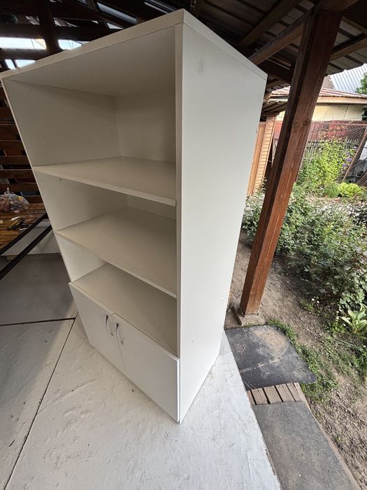 Офисный шкаф 3 полки с дверцами