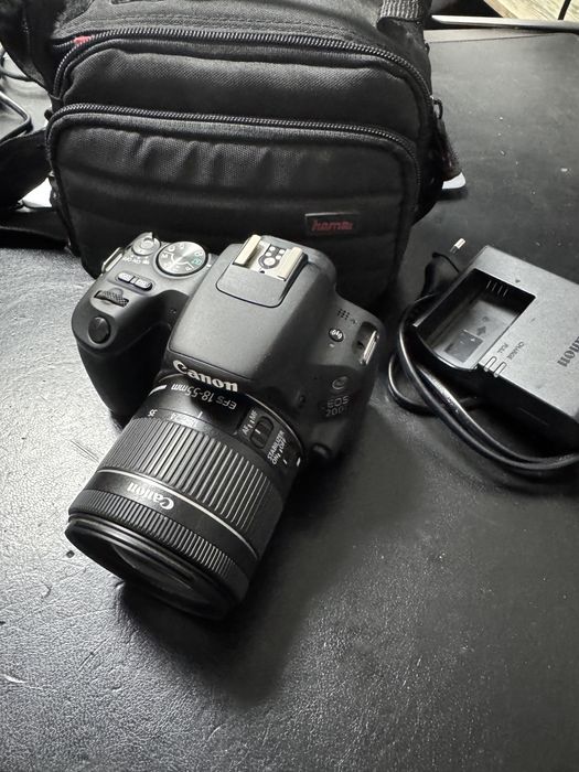 Aparat Foto Canon EOS 200D cu obiectiv 18-55mm