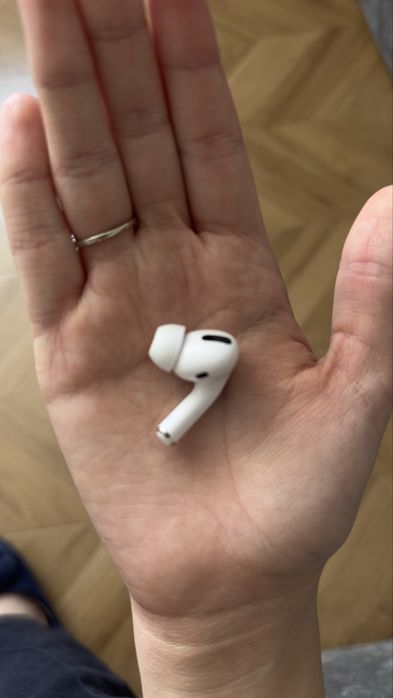 Эйр подс правый оригинал 15000