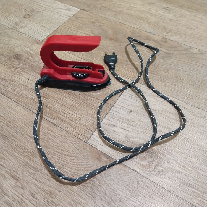 Утюг дорожный  .