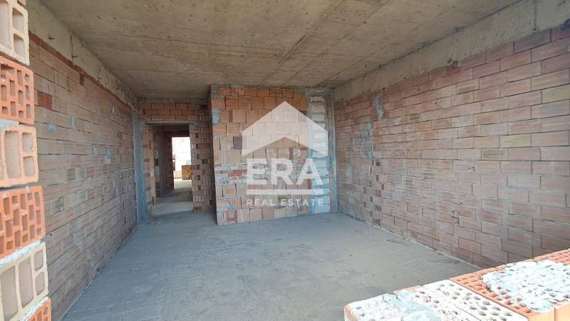 Пететажен новостроящ се хотел за продажба, с морска панорама, двор и 3