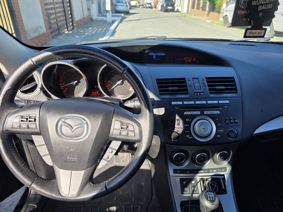 Mazda 3 1.6 benzina hatchback