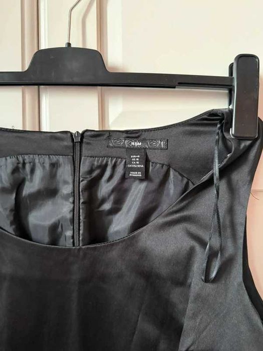 Rochie noua neagra satinata marca H&M