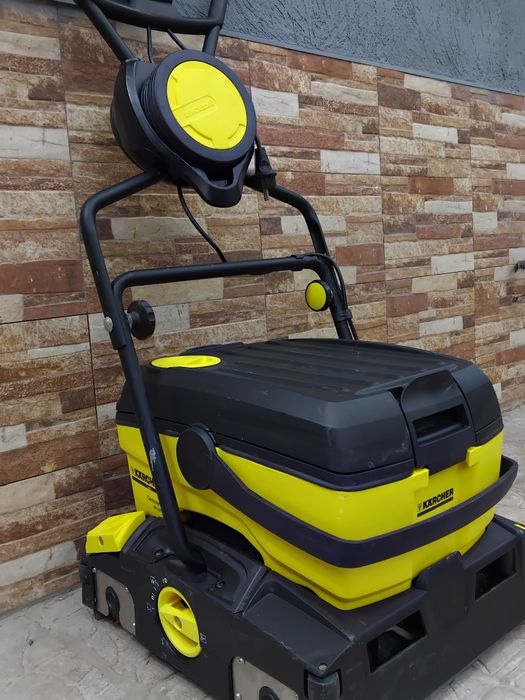 Подопочистваща Машина Karcher  br40/10c  220v Ролкова за Всички Настилки  Нов Модел