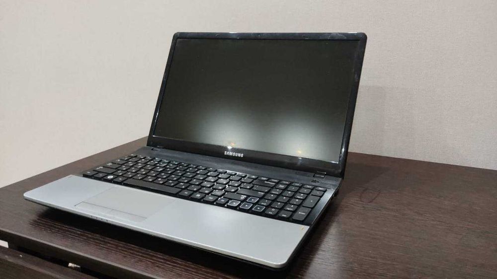 Ноутбук Samsung NP300E5A-A04RU