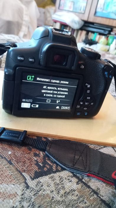 Canon EOS 750D фотоаппарат продаю.