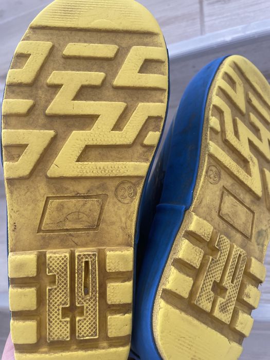 Vând cizme ploaie , măsura 29, interior cu material .