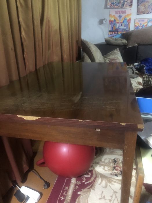 Гостинный стол гдр прочный бу