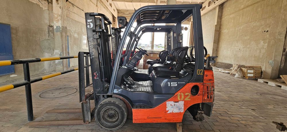 Вилочный погрузчик TOYOTA