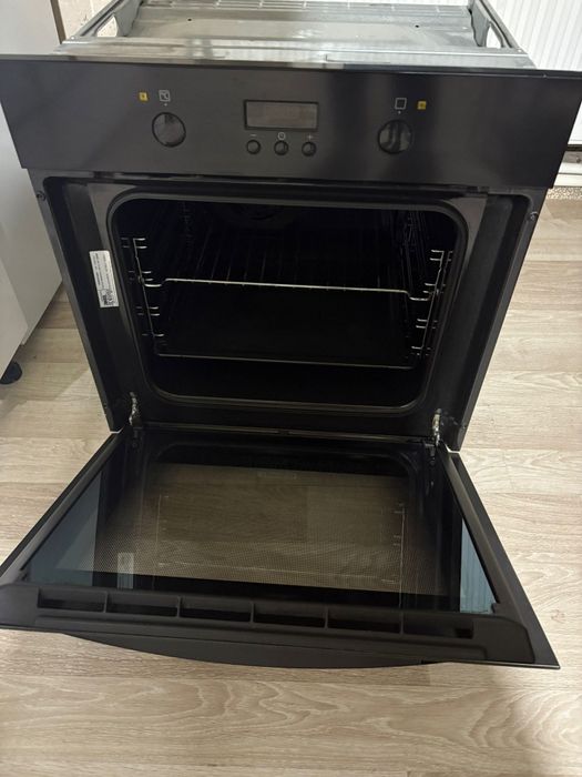 Vând plita și cuptor zanussi