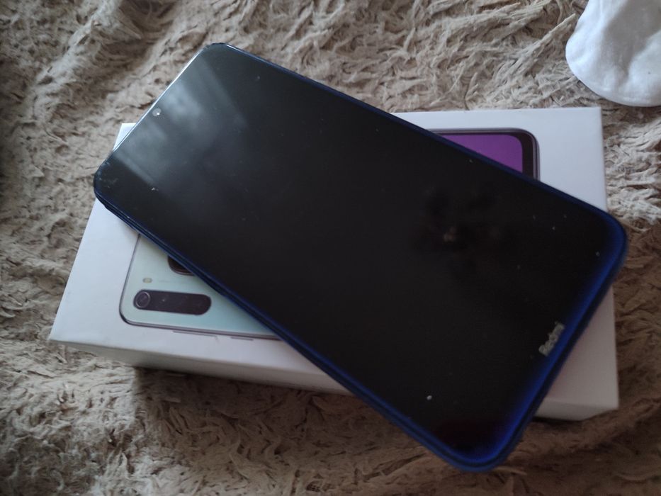 Продам телефон .