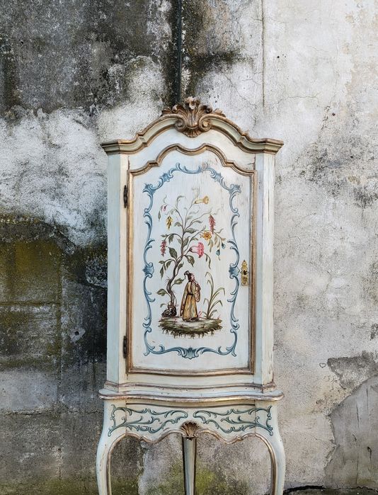 Vitrina de colț veche din lemn /Bufet