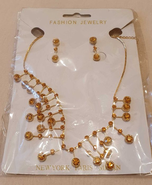 Coliere și cercei cu cristale – NOI