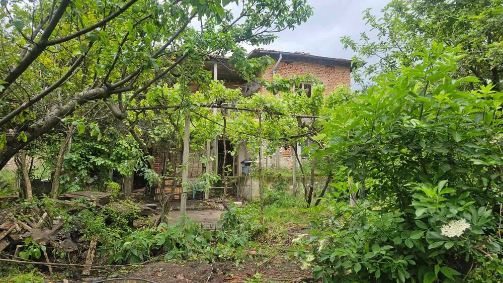 Недвижим имот - къща в село Дъбравите, обл.Пазарджик, община Белово