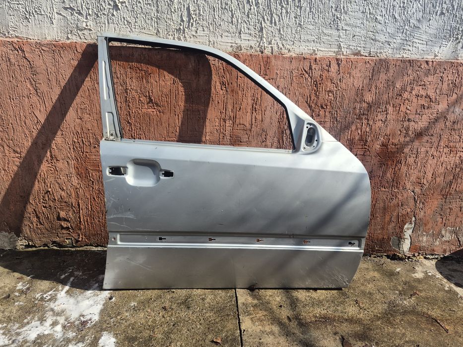 Правая дверь Mercedes W202