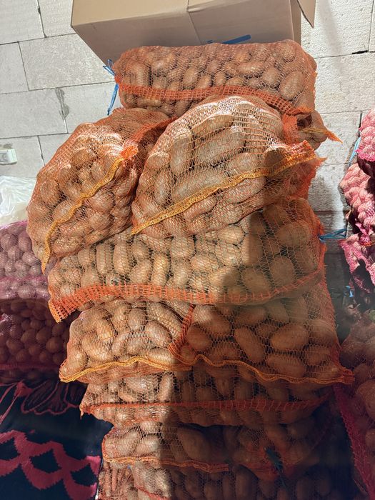 Cartofi de consum alb si rosu