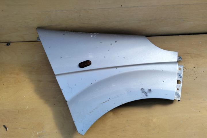 Aripa  dreapta Nissan Primastar prima generatie seria