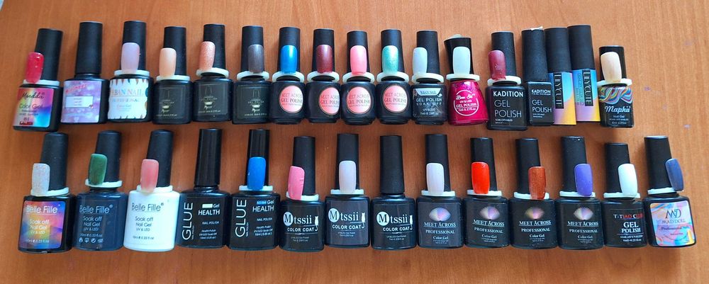 Гел лакове и други декорации за маникюр