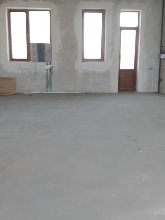 Срочна продается магазин на карвон базаре на втором этаже в дол дороге