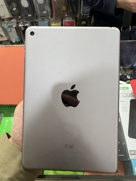 Планшет  IPad mini 4