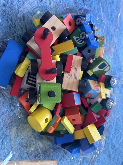 2 kg de piese din lemn jucarii de construit pt copii si un domino sigilat de 100 piese