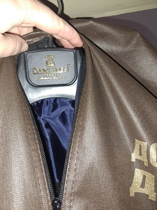 Официален костюм