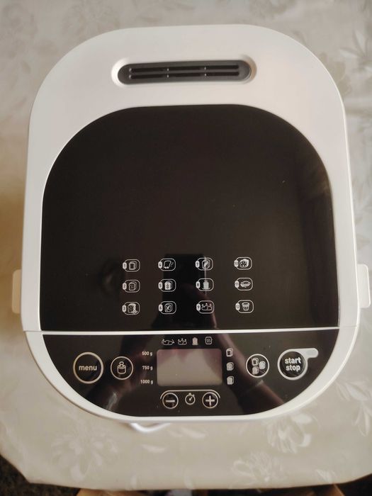 Продавам чисто нова Хлебопекарна Tefal, с гаранция 3 години.