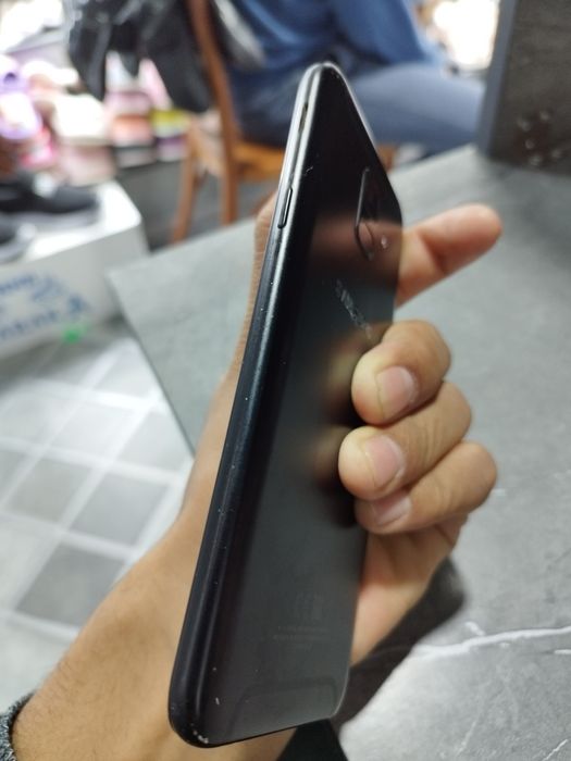 Samsung A6 qora rangli qirilgan joyi yo'q