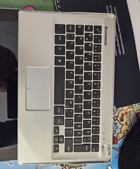 Lenovo     таблет с безжична клавиатура