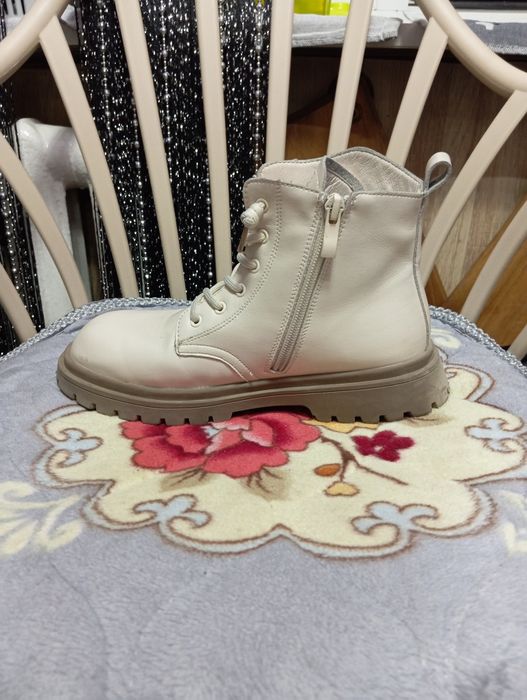 Зимние ботинки для девочек. В хорошем состоянии.