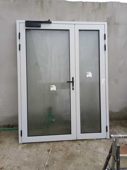 Vand ferestre usa cablu bransament