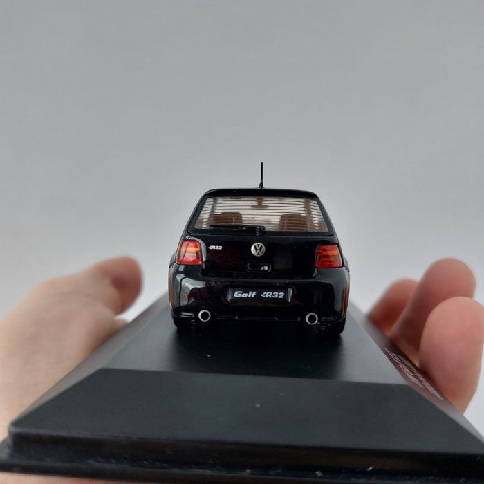 Machetă auto VW Golf IV R32 2003 – Solido 1:43, negru