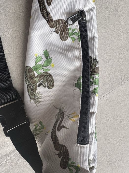 Чантичка за кръст Vans