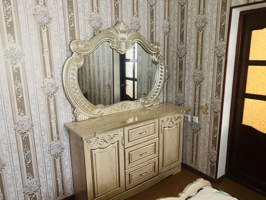 Спални и тримо и стенка