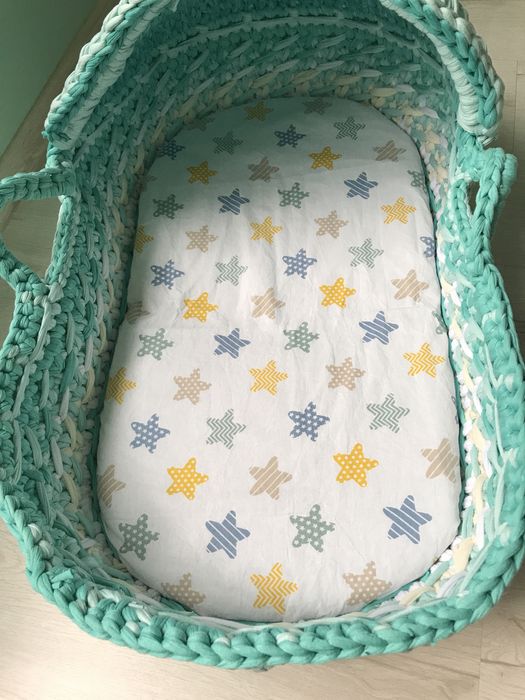 Плетен кош за новородено