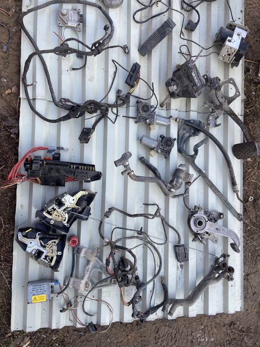 Запчасти мерседес 210 w210 лупарик.